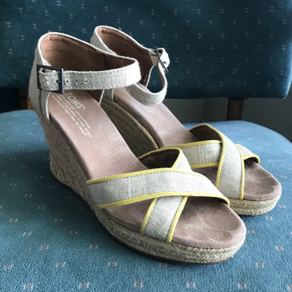 🎉2/$30 SALE🎉 TOMS Wedge Espadrilles - 7 - Picture 1 of 6